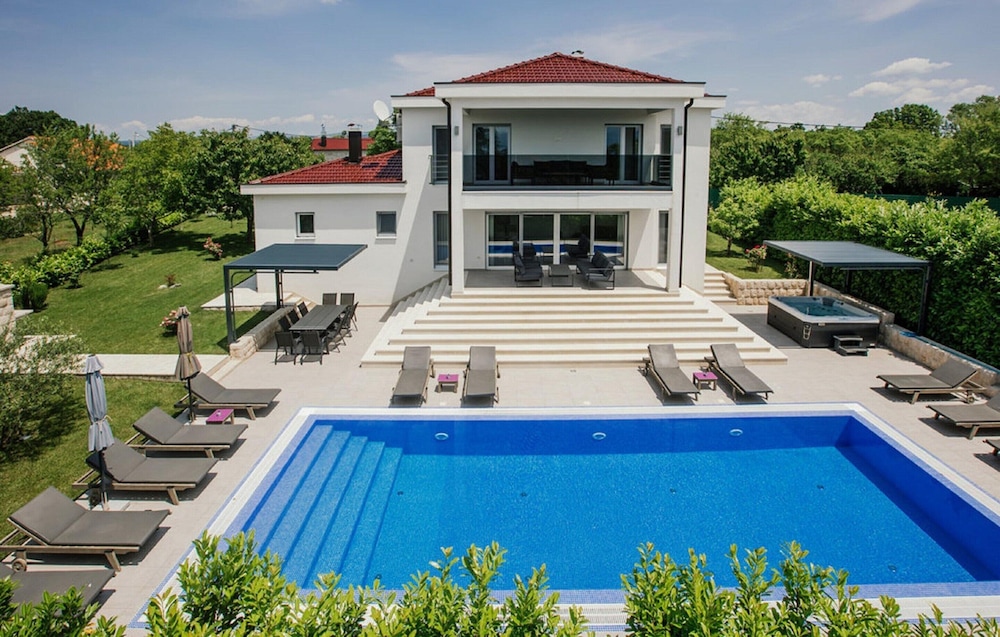 Villa in Imotski Near Blue & Red Lakes