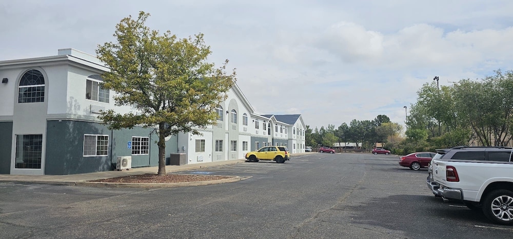 Roswell Vacations - Quality Inn  Suites - Property Image 5