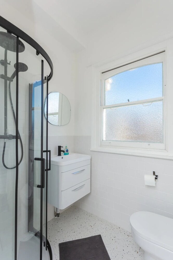 The Perfect 2 Bedroom Family Apartment in West Hackney