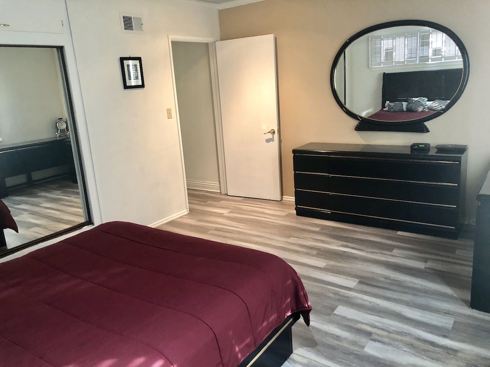 Lovely 2 Bedroom Home with Pool