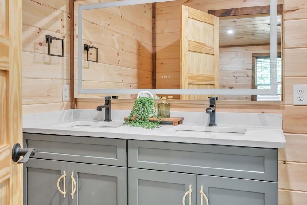 Er62 - Smoky Splash Getaway 3 Bedroom Cabin