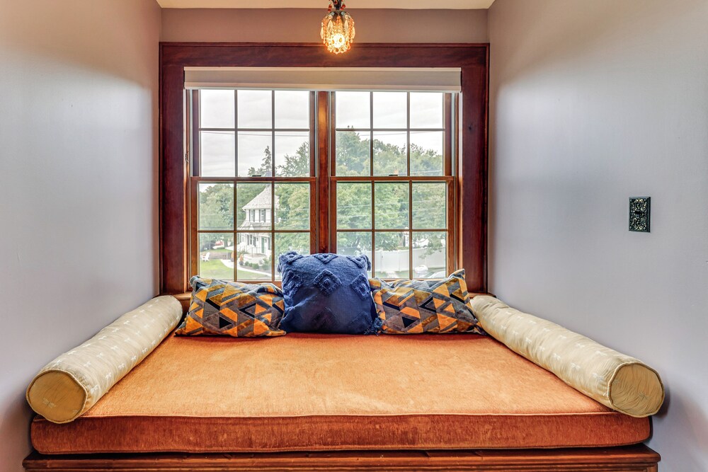 Easy Train Access to Nyc! Elegant Family Retreat