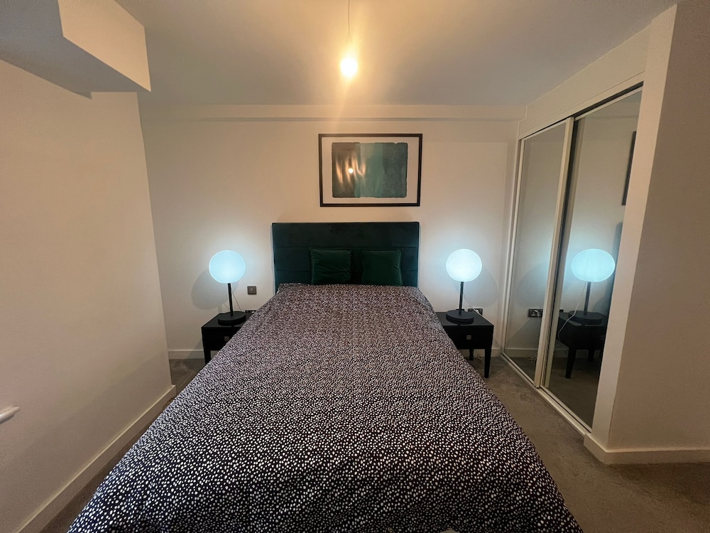 Highend 2bed Duplex Apt With Top Floor Terrace view 4