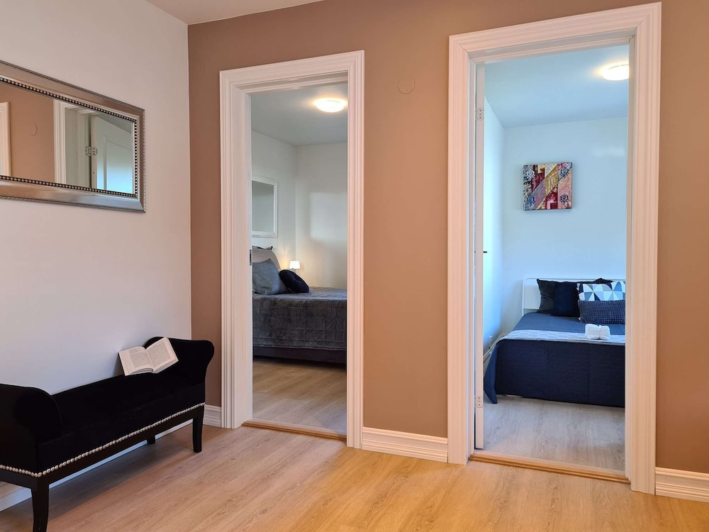 Bright And Modern - 2-bedroom, Central, Free Parking view 2