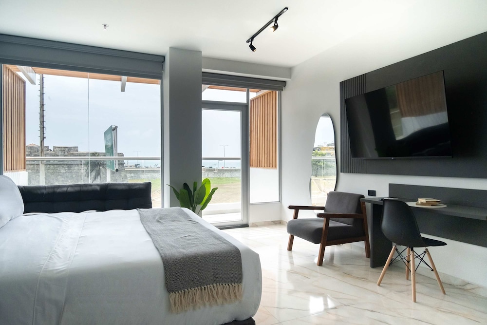 w Inviting 3BR w AC Near Ciudad Amurallada