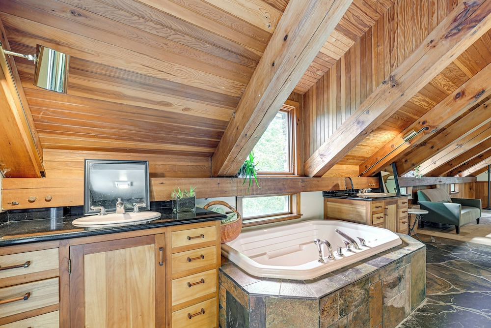 Riverfront Hudson Valley Gem w/ Beach Access!