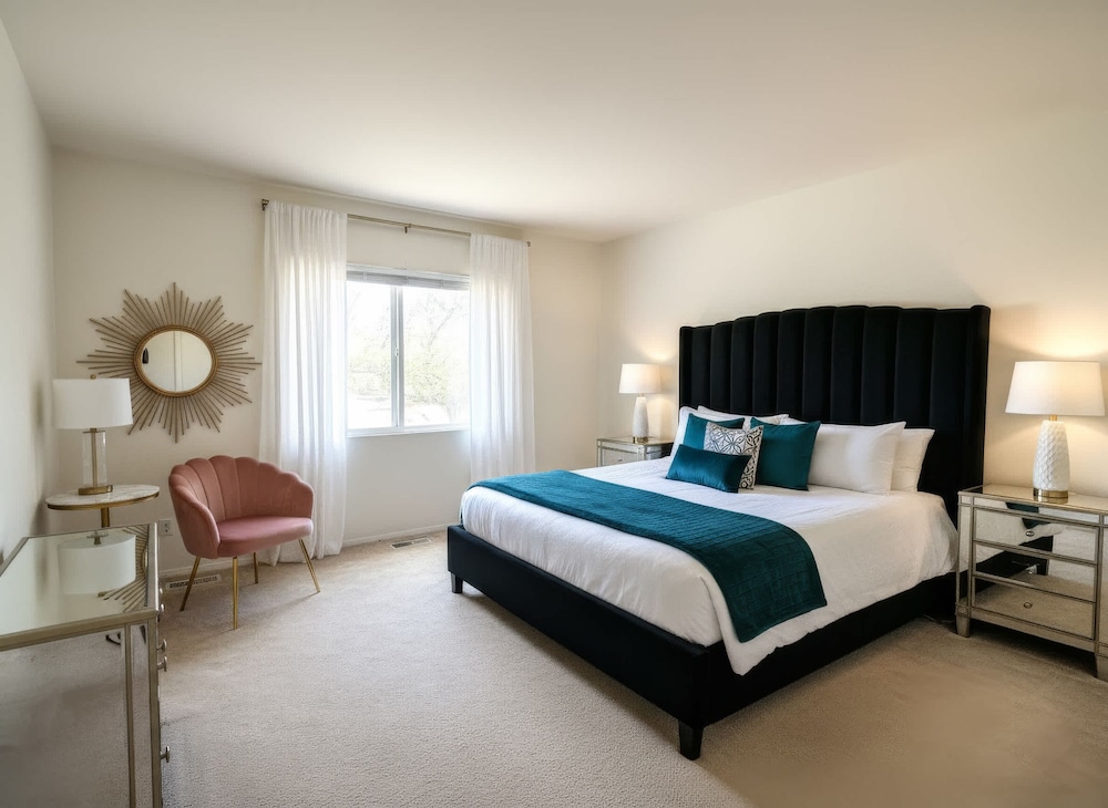 Allura Carmel Valley - 4 BR 4 BA