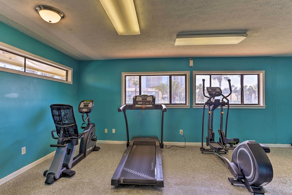 Resort-style PCB Townhome: Beach Access & Pools!