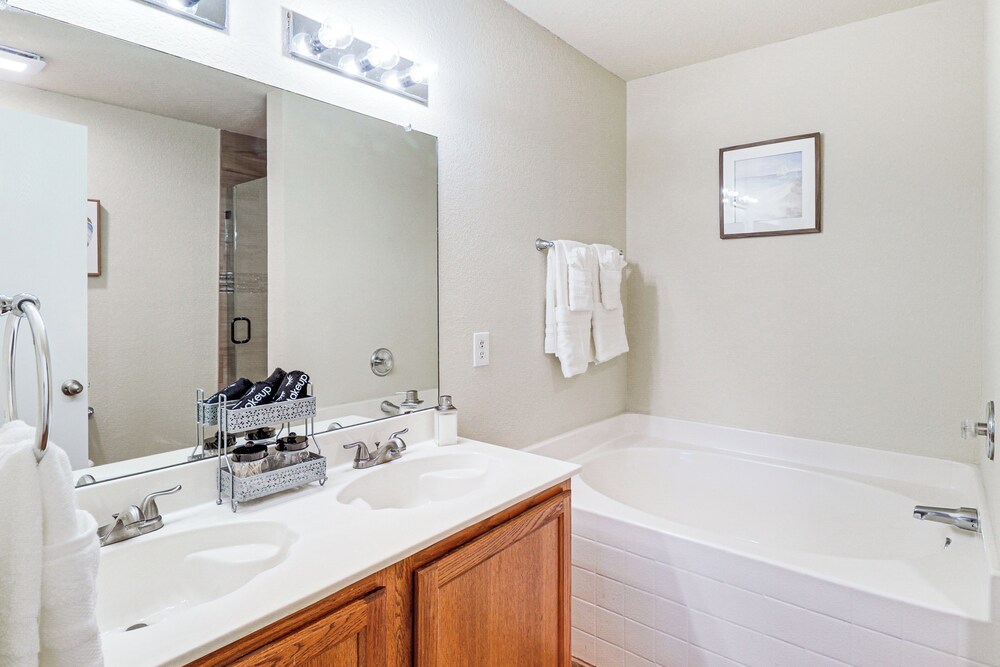Near At&t Stadium & Six Flags: Texas Family Home!
