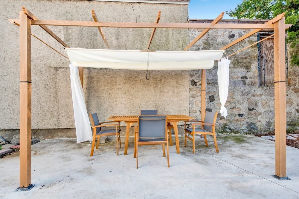 Elegant Hideaway with Free Parking