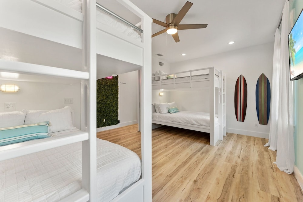 Chic Shack by Avantstay Private Pool Walk to Beach Sleeps 20