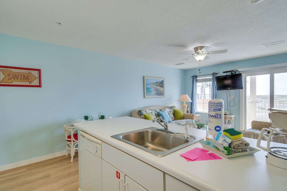 Gulf Shores Condo: Beach-view Patio, Walk to Shore view 3
