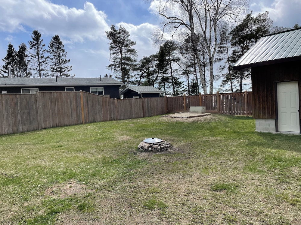 4 Bedroom Cottage On Manitoulin Island - Next to Sandy Beach!