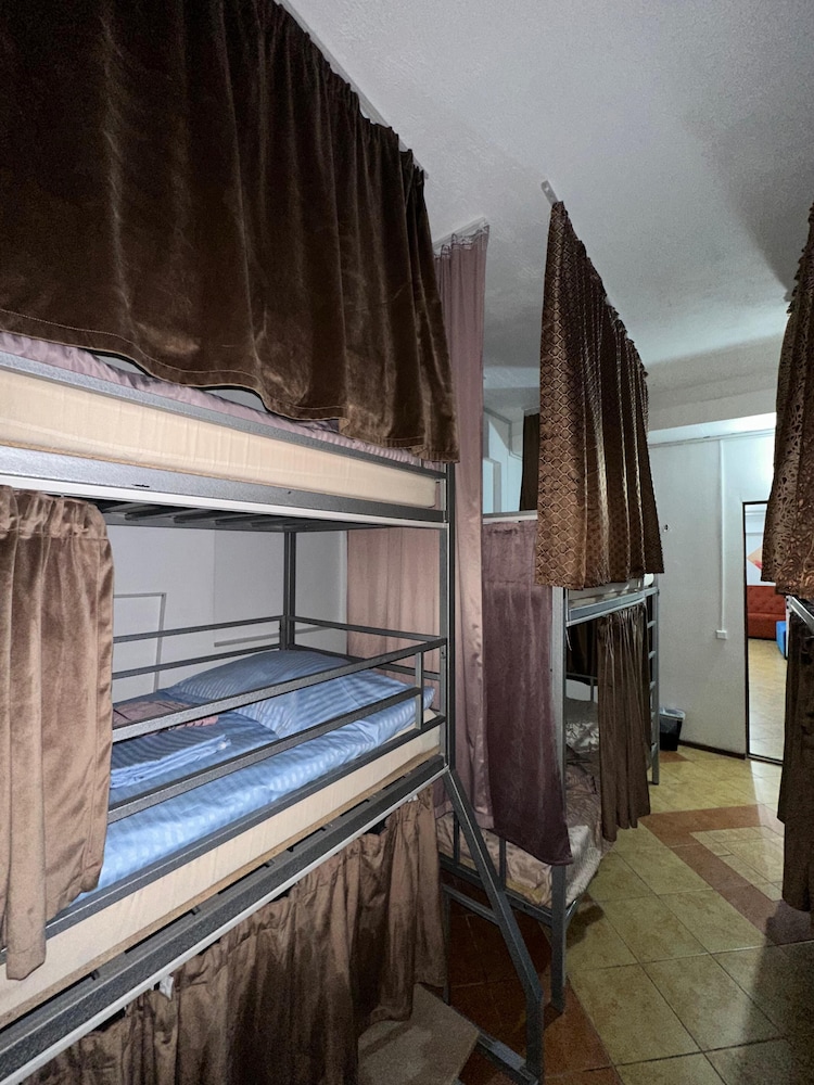 Rooms Tolebi.