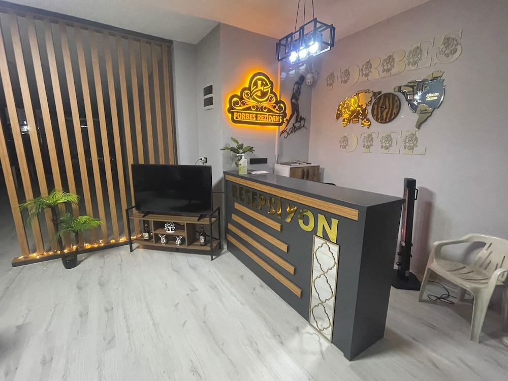 Lobby & Reception