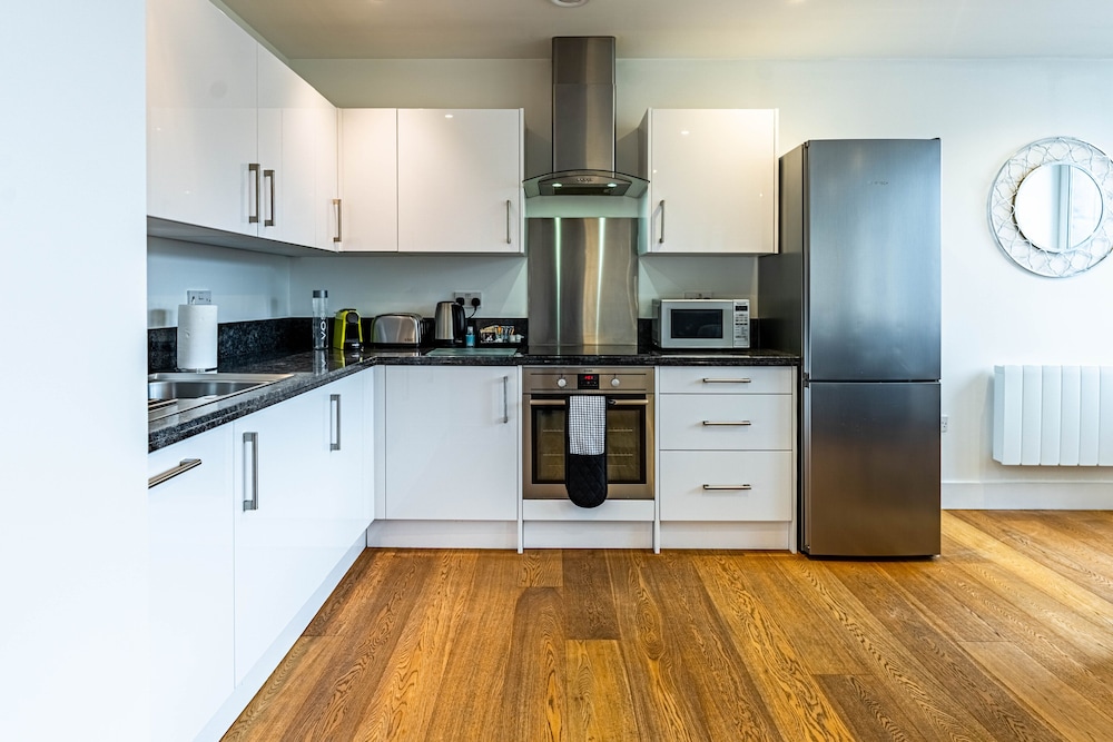 Celador Apartments - Sussex House Serviced Apartments