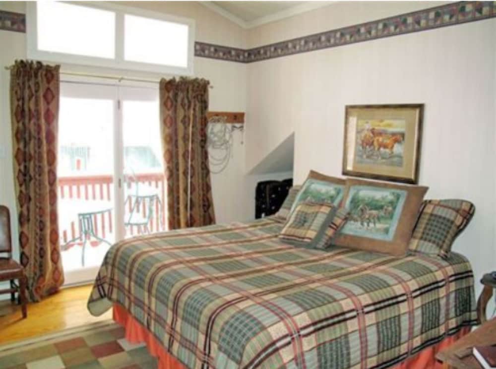 Alamogordo Vacations - The Crofting Inn - Property Image 5