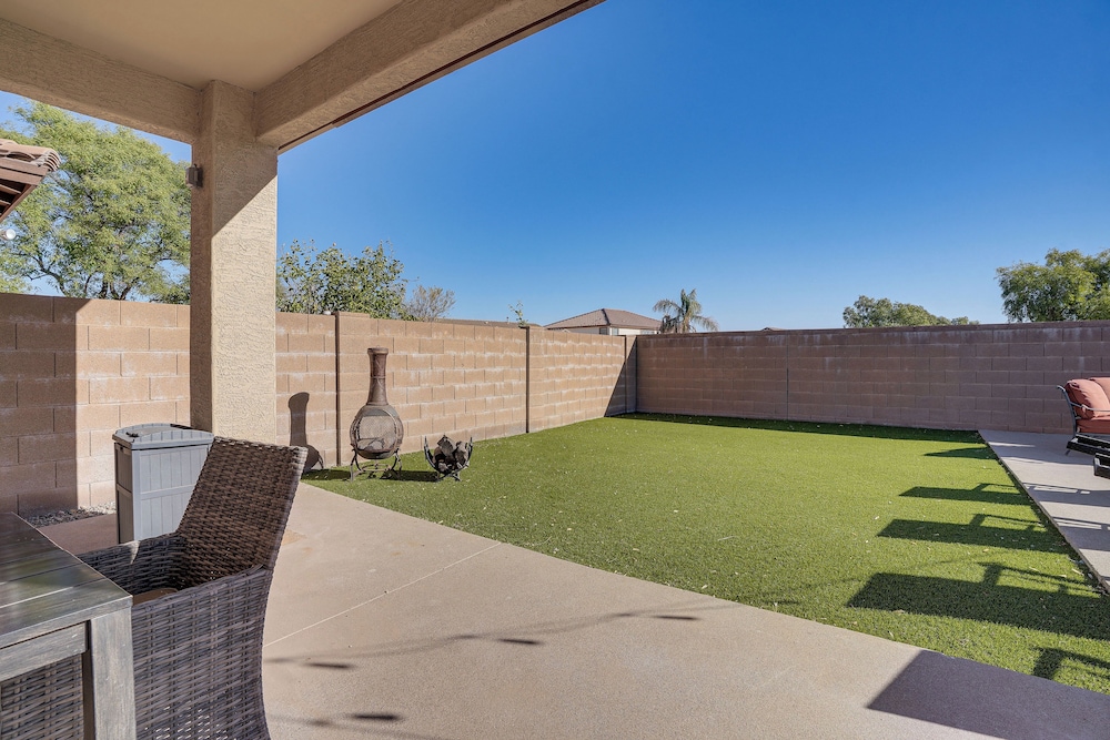 5 Mi to Surprise Stadium: Chic Arizona Home
