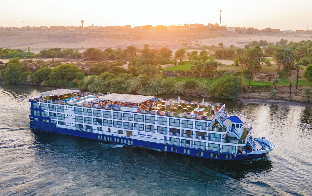 4 Days 3 Nights Nile Cruise Trip from Aswan to Luxor Every Monday, Wednesday and Friday with Guided Tours
