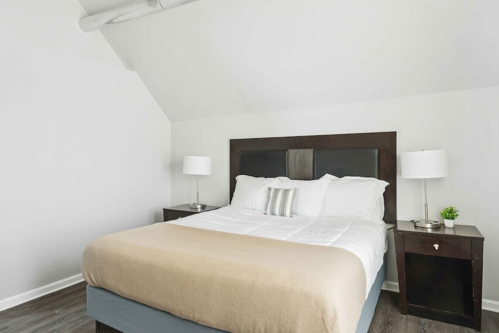 Cozy 2-bed Urban Retreat in Downtown Detroit