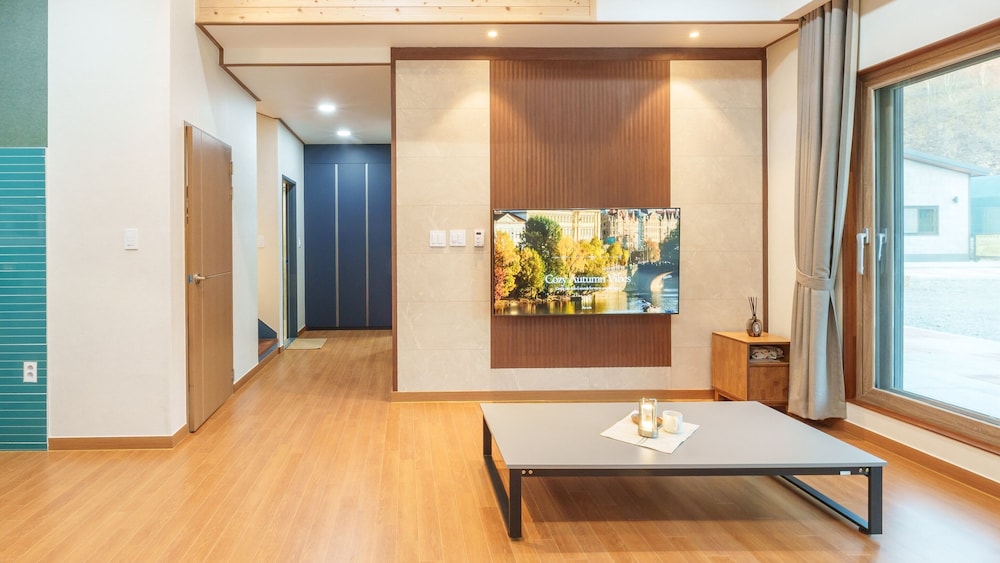 Hongcheon Vivaldi Four Seasons Pension