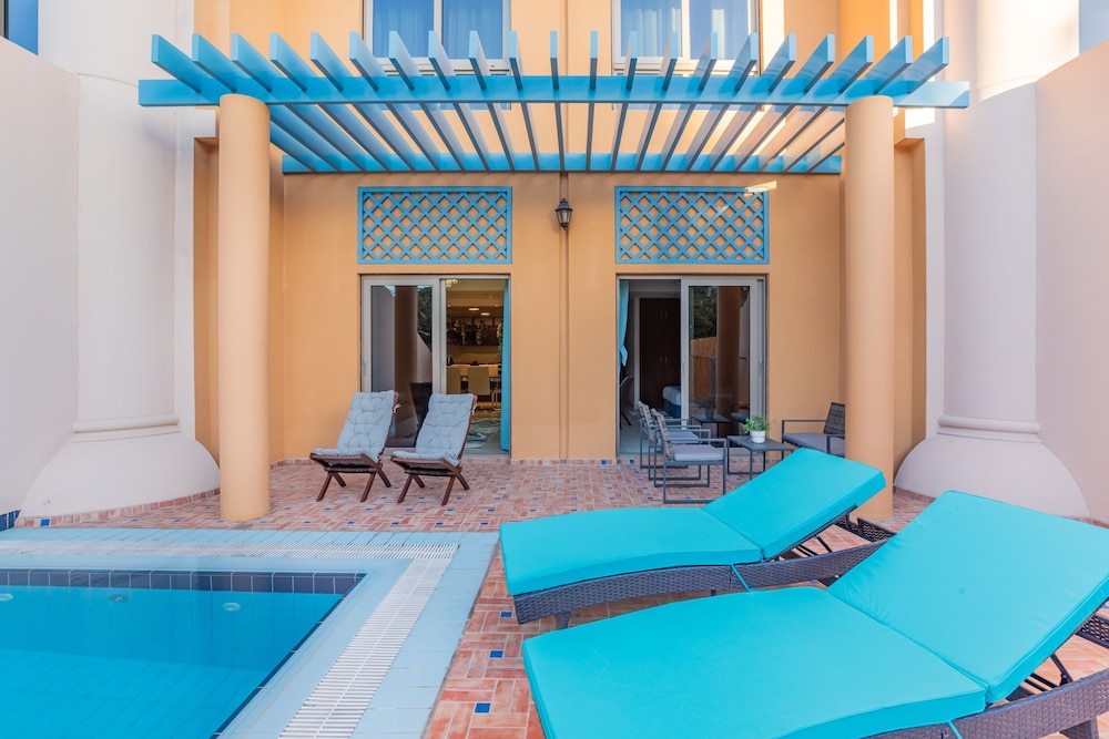 GLOBALSTAY. Private Pool Villas and Townhomes