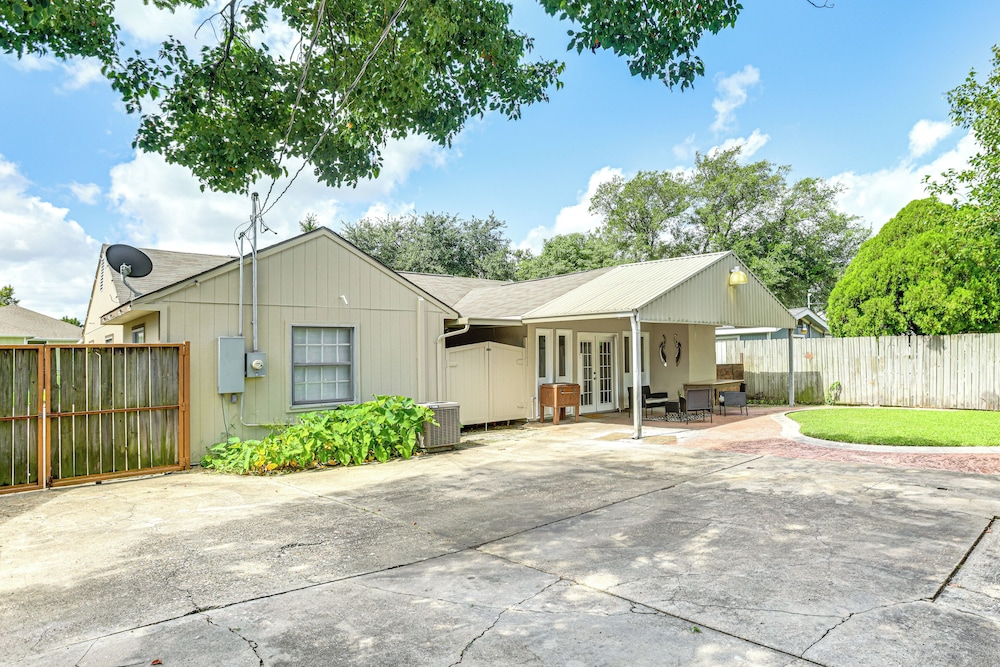 7 Mi to Dtwn Houston: Family Home w/ Patio & Yard