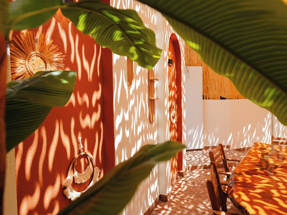 Bonnie City Hotel - Image 39