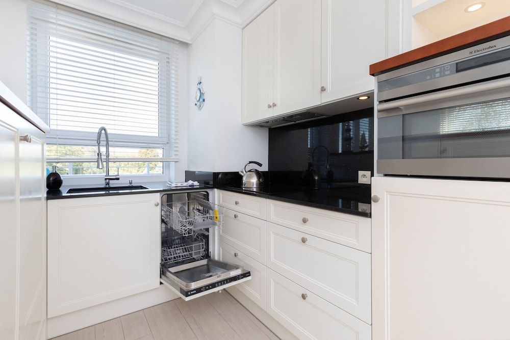 Sailor Apartment by Renters Prestige
