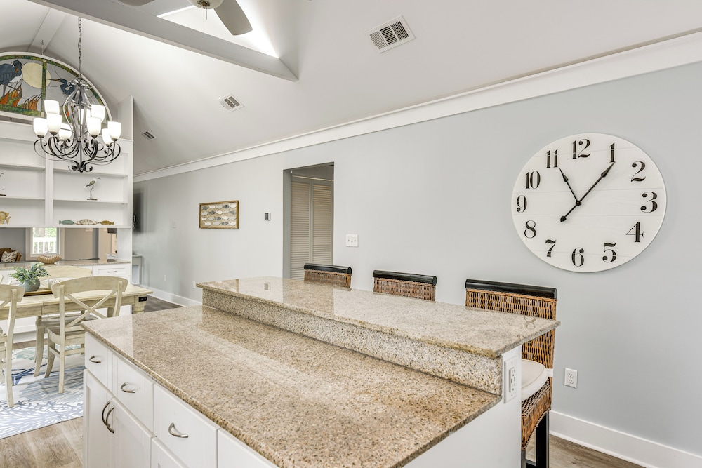 Walk to Choctawhatchee Bay: Santa Rosa Beach Home!