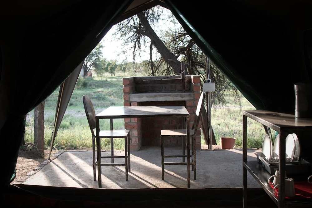 Sweet Thorn Retreat Airport Lodge