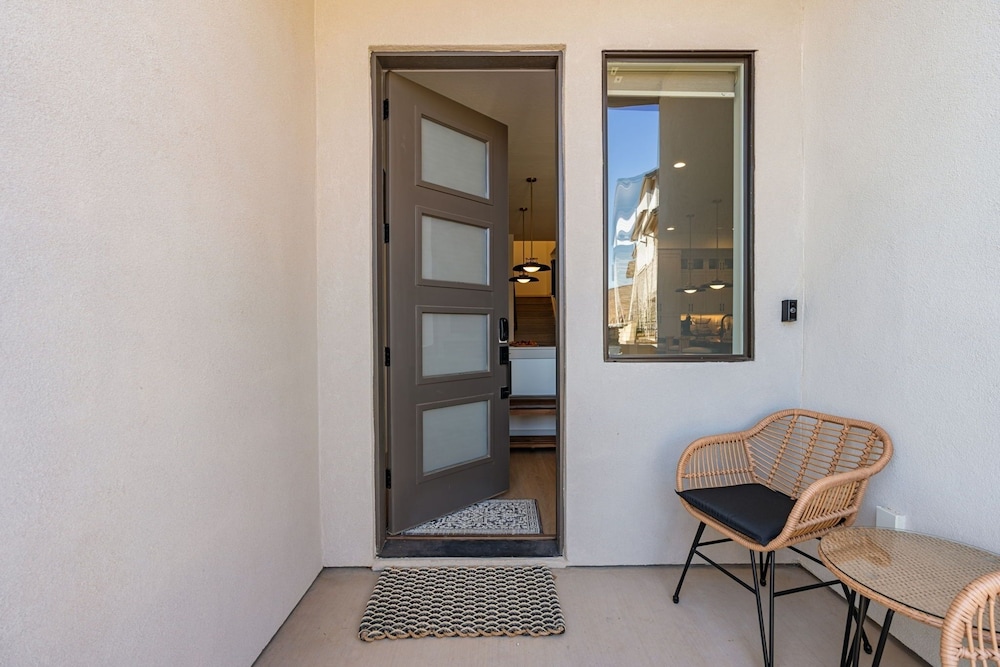 The Fish Bowl 6 Bedroom Townhouse