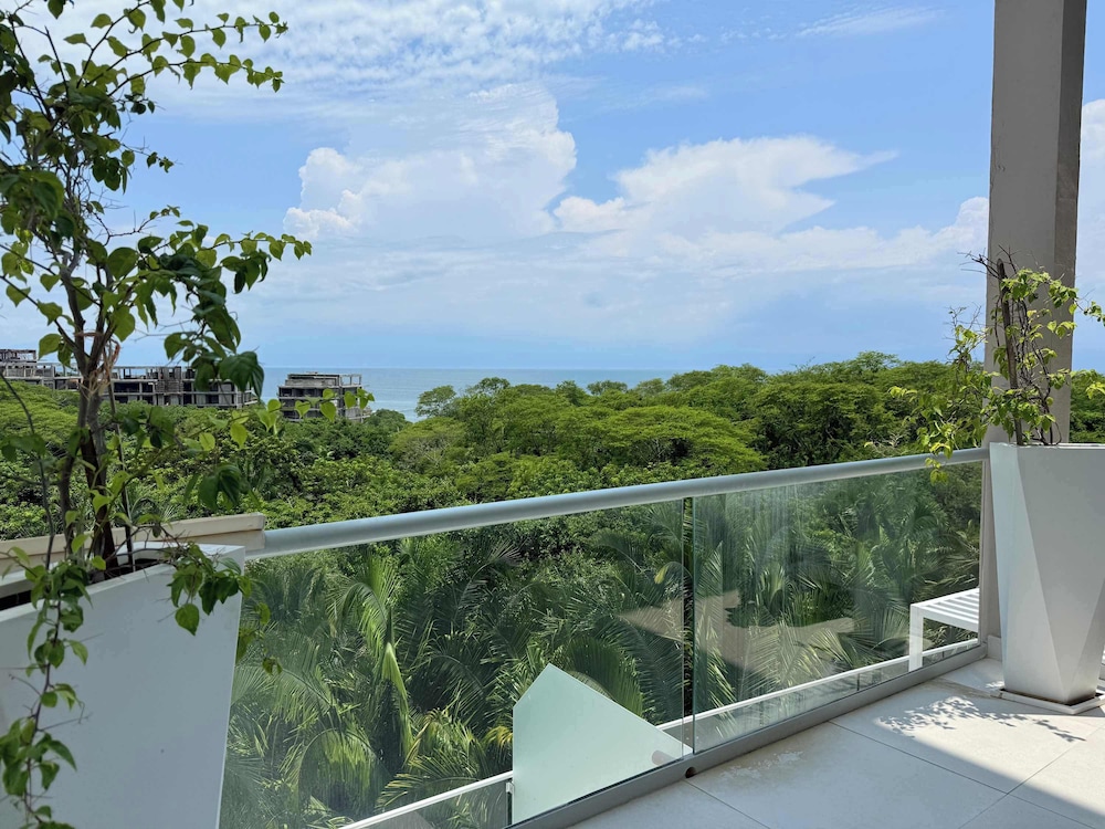 Luxury 2BR Bolongo Ocean View Private Beach