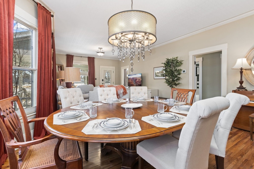 City Park Charm - Vintage Home w/ Modern Comforts