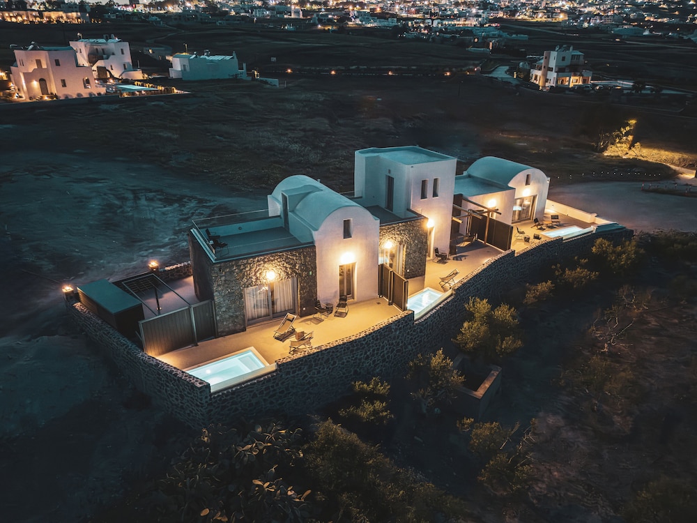 Uranides Luxury Suites