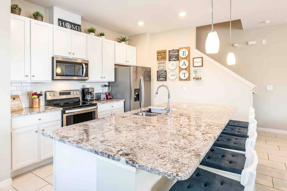 Compass Bay - Big Vacation Homes