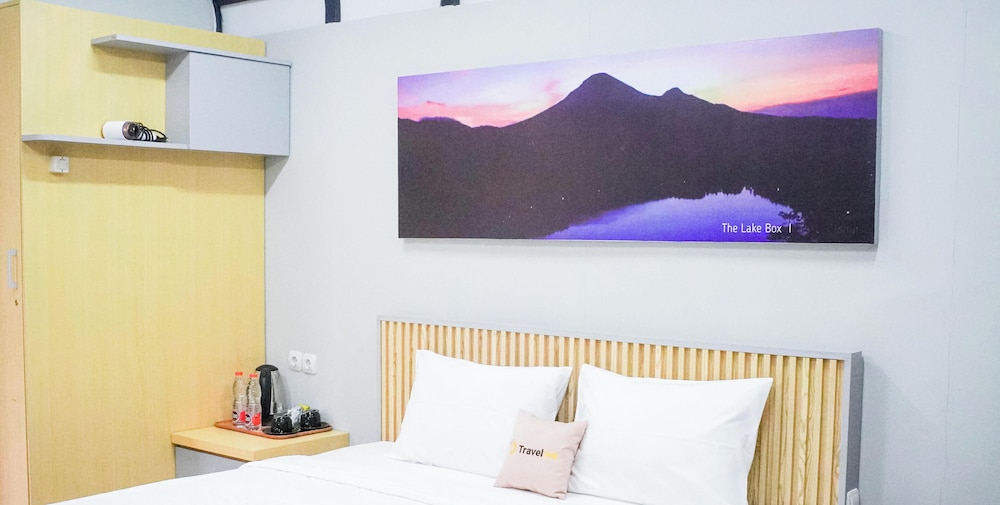The Lakebox Menjer by Travelink