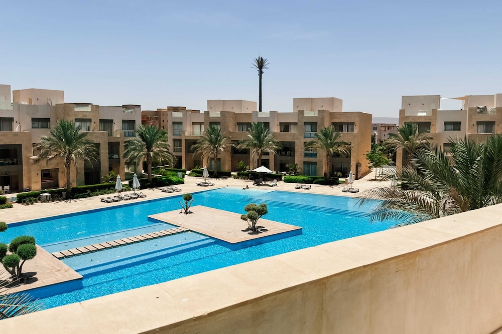 Xuru Stays I Exotic 1bdr w/ Outdoor Terrace Pool & Beach Access
