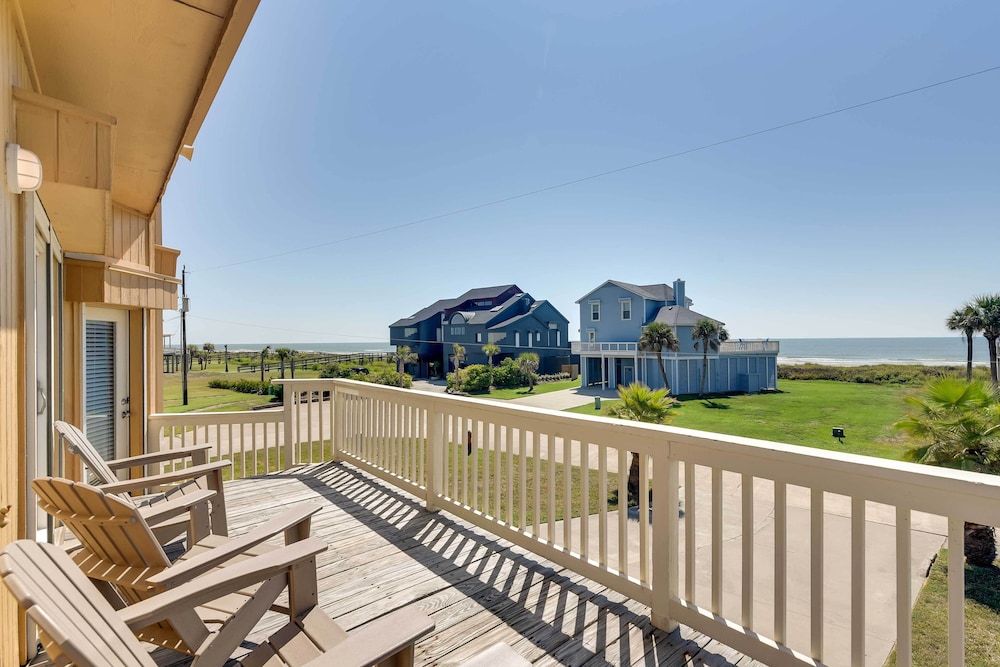 Pet-friendly Galveston Home w/ Wraparound Deck