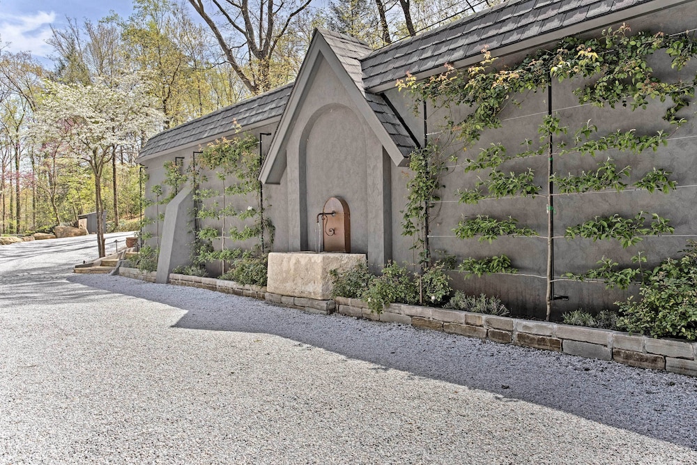 Enchanting Tryon Home w/ Hot Tub  14 Mi to Tiec! - Property Image 1