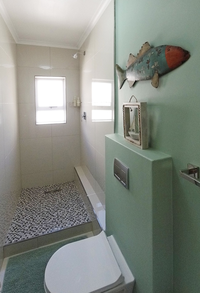 Dolphin Inn Guest House