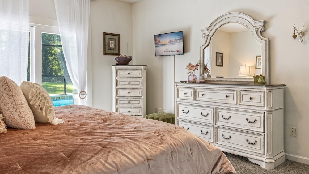 Southern Charm by Southern Vacation Rentals