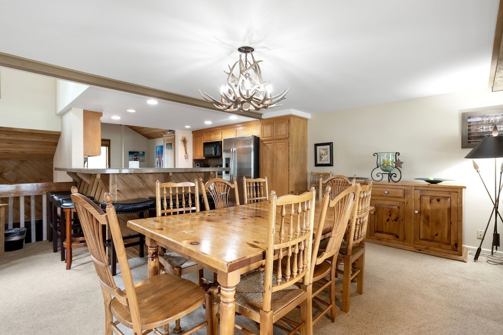 100 Ridgepoint 4 Bedroom Condo