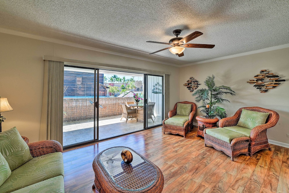Downtown Air Conditioned Condo: Walk to Beaches