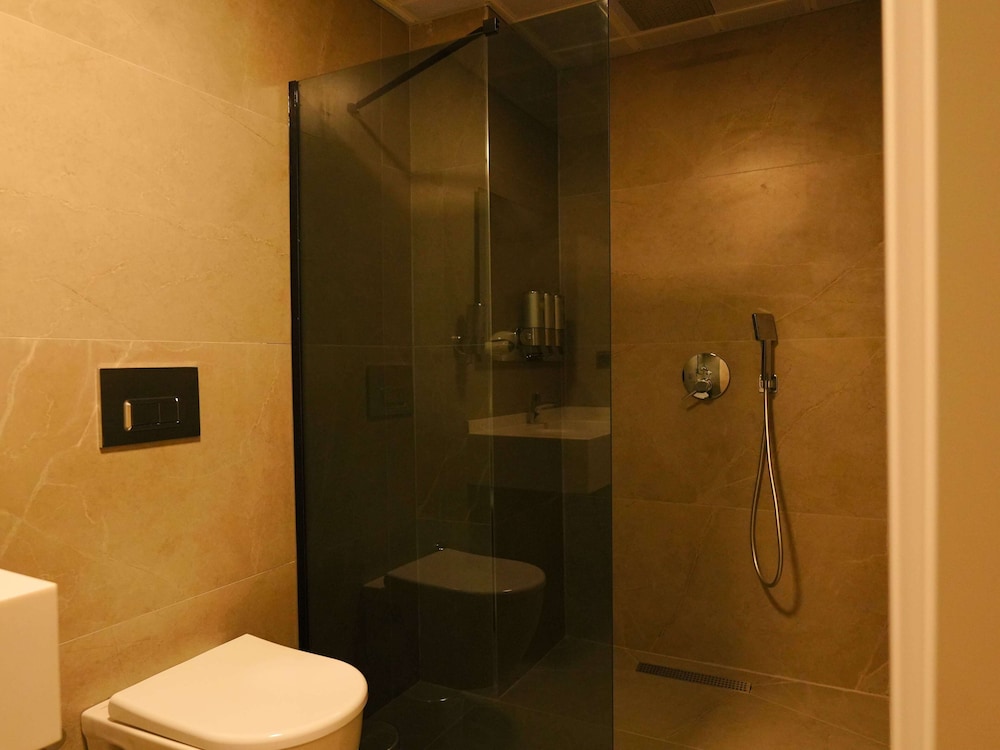 Bonnie City Hotel - Image 35