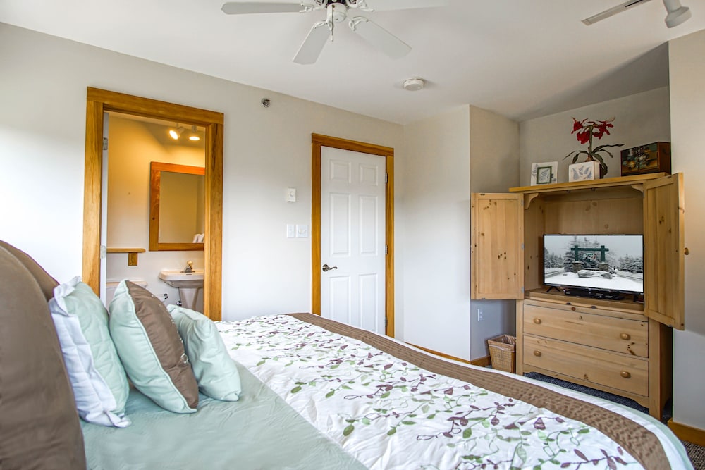 Camp 4 #21: 2 Bedrooms, 2.5 Baths: Slope Side, Gas Fireplace