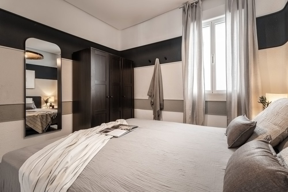 Zambrano - 4 Bedrooms and Office in Trafalgar