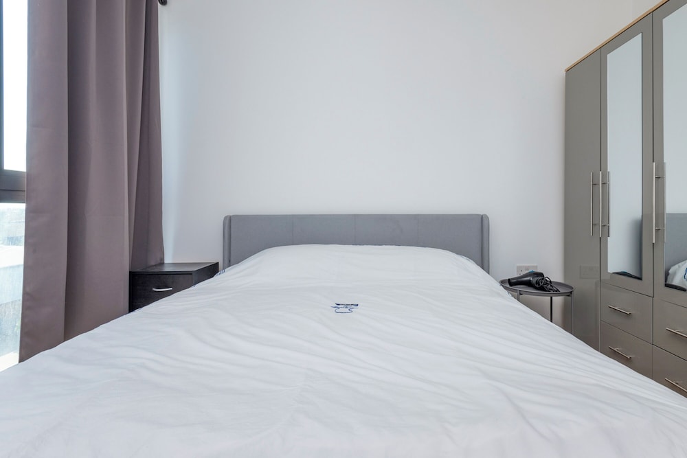 Brand new modern flat in Bermondsey