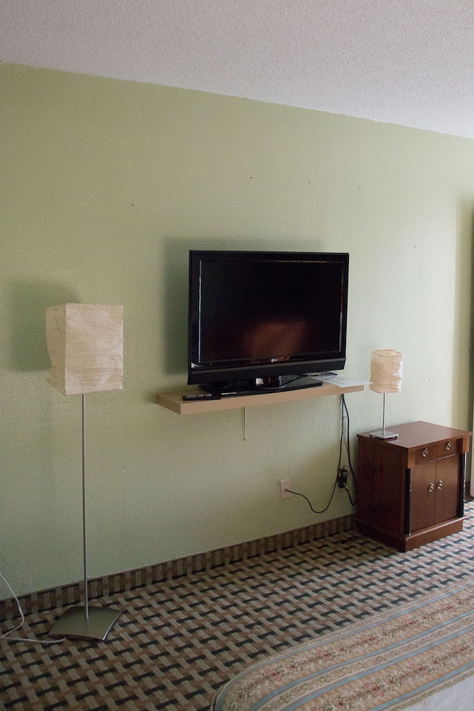 Cocomo Inn and Suites
