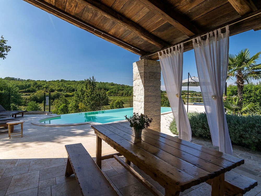 Villa Zvonar Comfortable Holiday Residence view 5